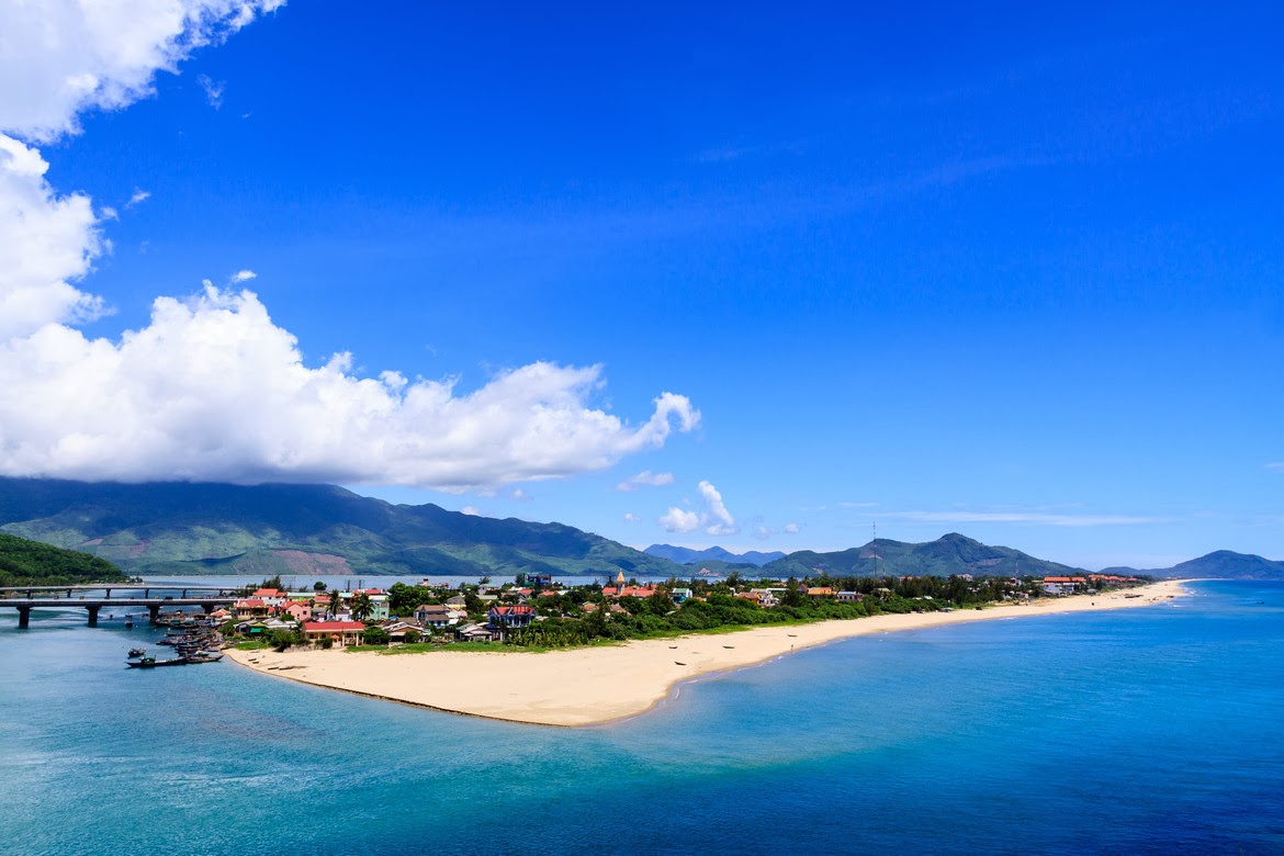 11.-lang-co-beach
